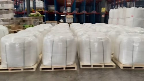 堆放在工廠廠區(qū)等待裝車的HPMC羥丙基甲基纖維素產(chǎn)品